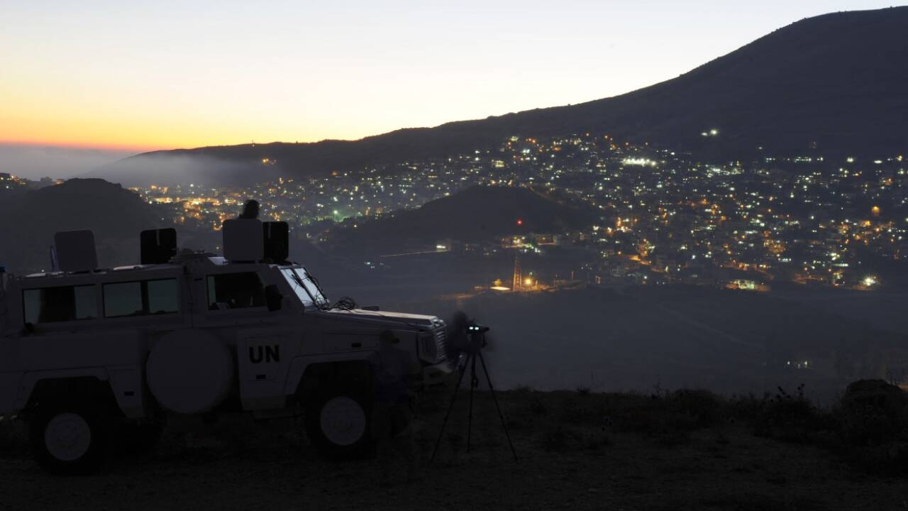 Beobachtungshalt bei Nacht mit Blick auf Position 16. 