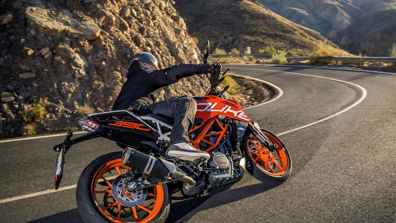 Die neue Generation der „KTM 390 Duke“ wird mit Auspuff-Schalldämpfern der SAG ausgestattet.  