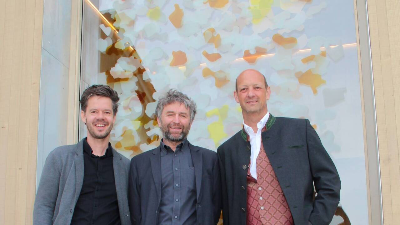 Architekt Thomas Trattner mit dem Pongauer Künstler Wilhelm Scheruebl und Architekt Christof Hillebrand (v.l.)  
