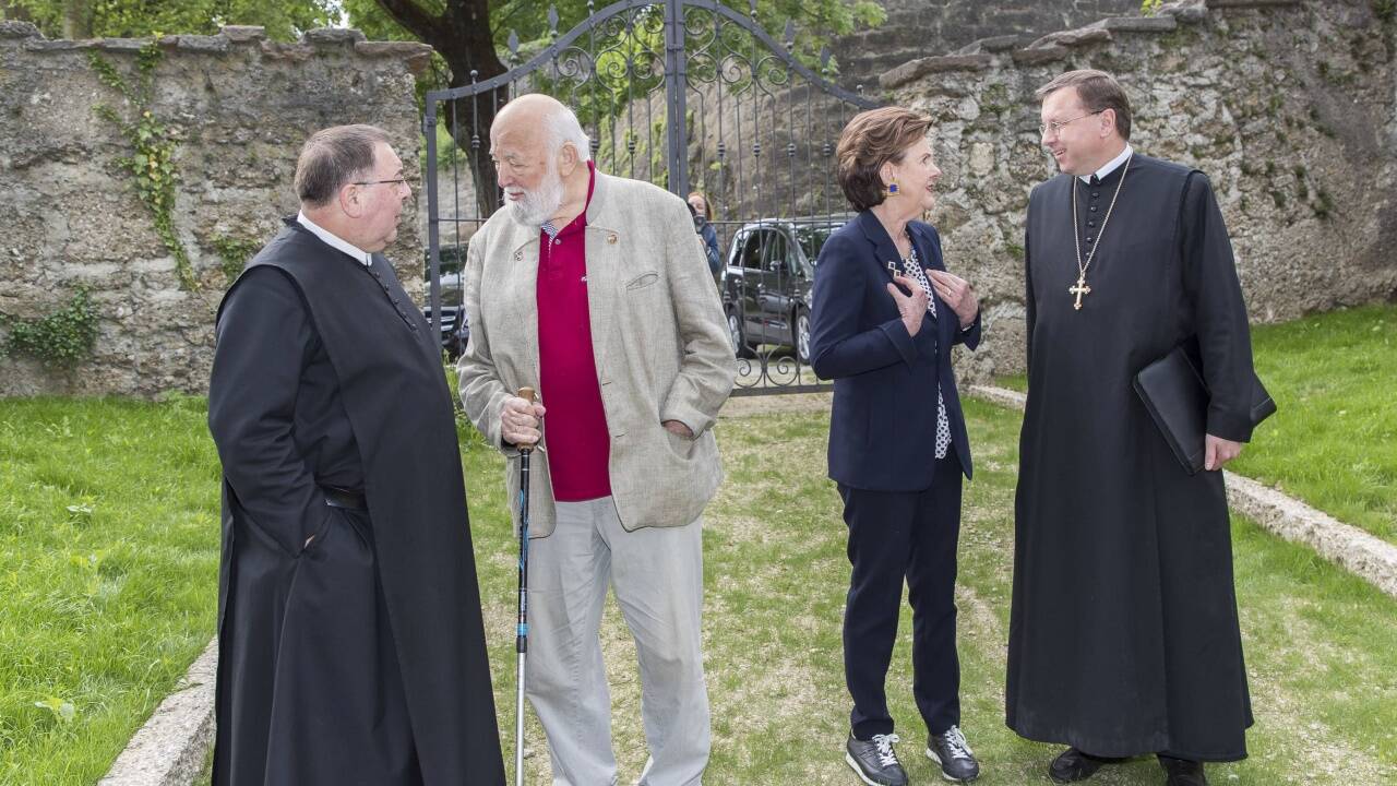 Pater Franz Lauterbacher, Sepp Forcher, Festspielpräsidentin Helga Rabl-Stadler und Abt Johannes Perkmann. 