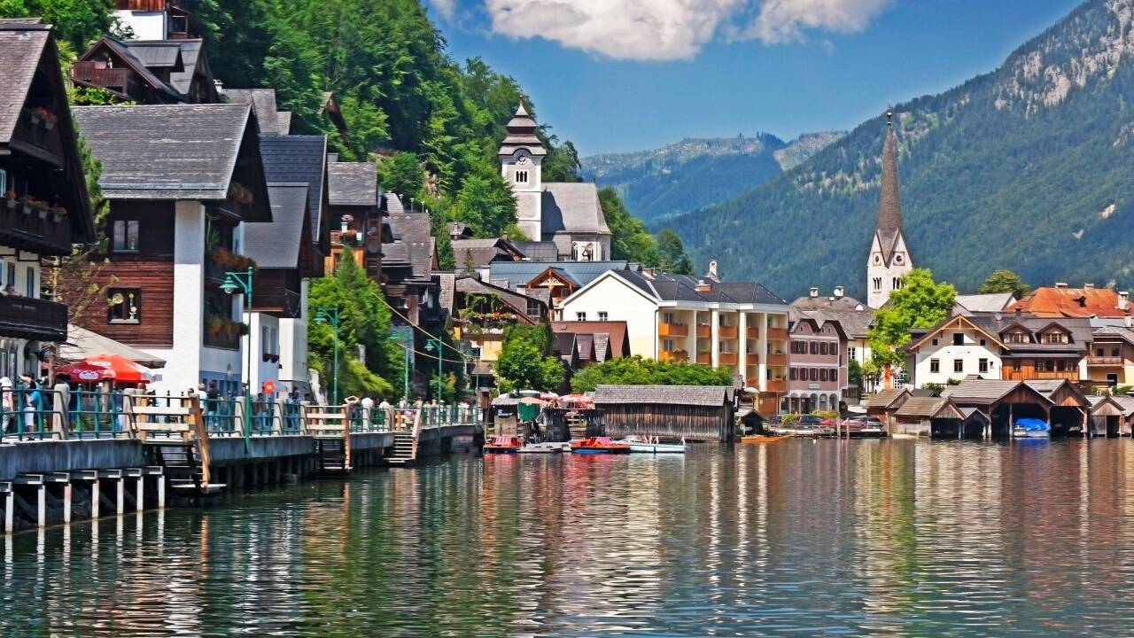 Luftgeschäfte mit Hallstatt. 