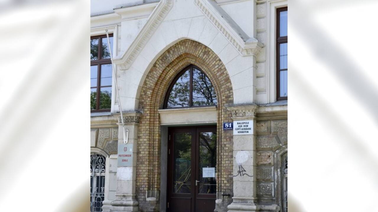 Beim Streit um Geld hat ein 16-Jähriger am Mittwoch, 2. Mai 2018, einen 14-Jährigen vor dieser Polytechnischen Schule in Wien-Währing niedergestochen. 