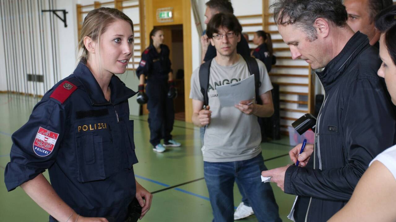 Sie ist das aus Zielräumen gewohnt: Cornelia Hütter bei Interviews mit Journalisten. 