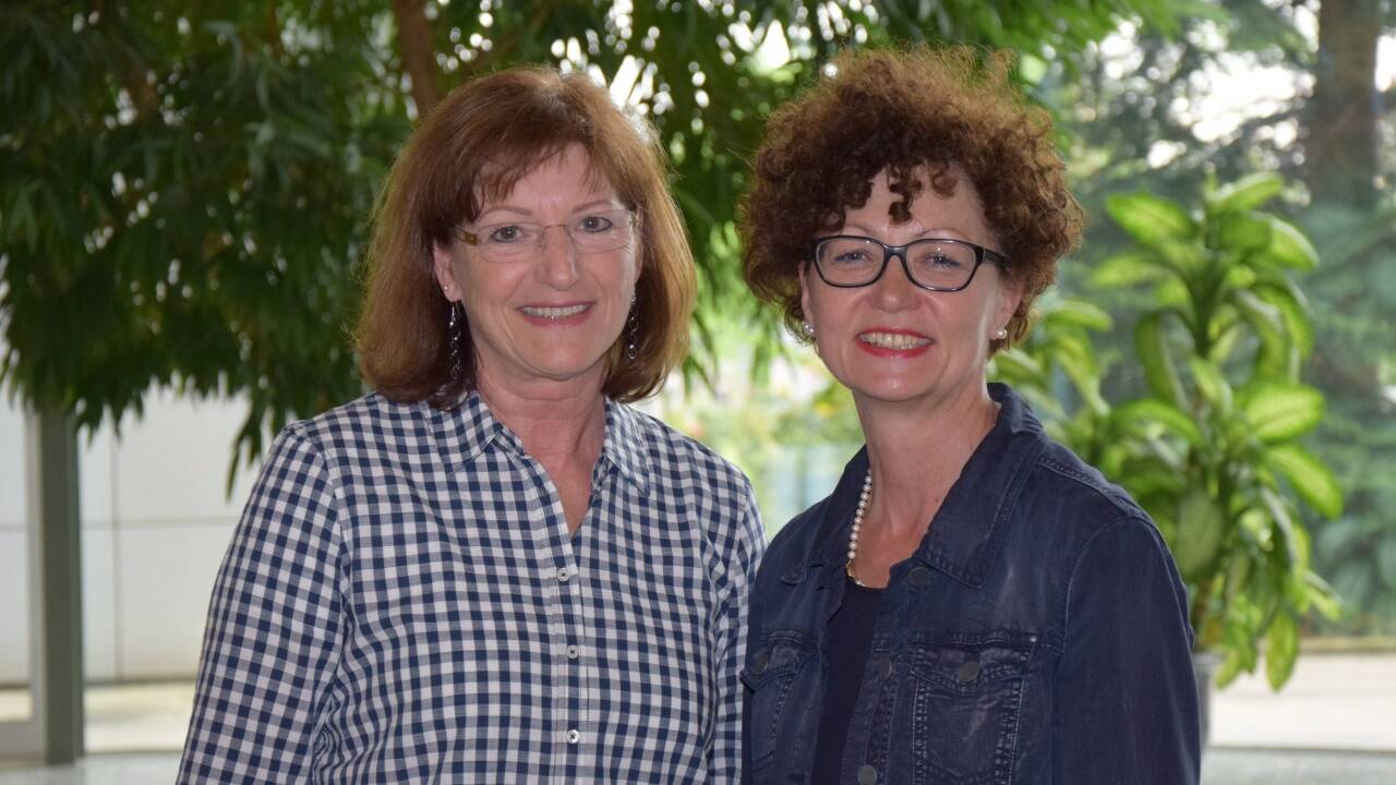Obfrau Birgit Lindner und Chormitglied Edith Kastenhuber 
