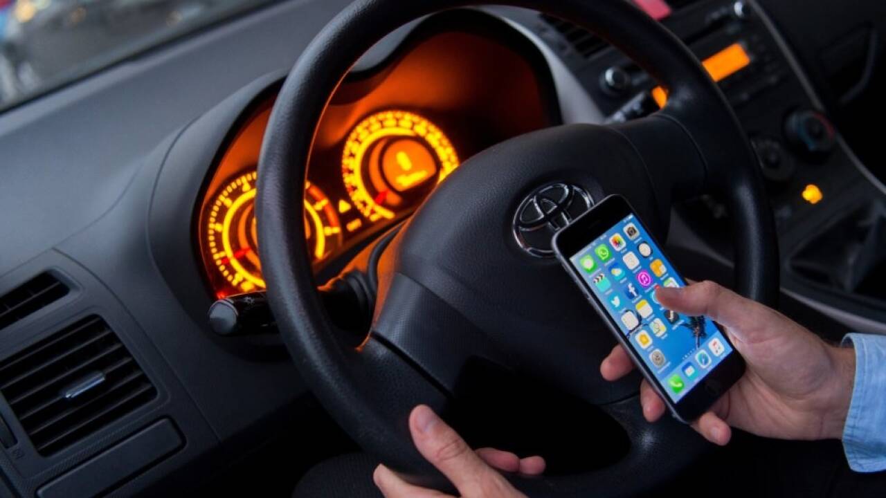 Die Asfinag befragte 1000 Autolenker zum Thema „Ablenkung beim Autofahren“. 