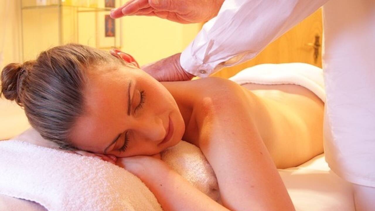 Ein Wellness-Tag bietet sich als Schlechtwetterprogramm an. 
