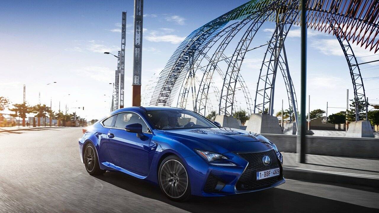 Lexus: Ein Extremsportler geht einer Familie voran