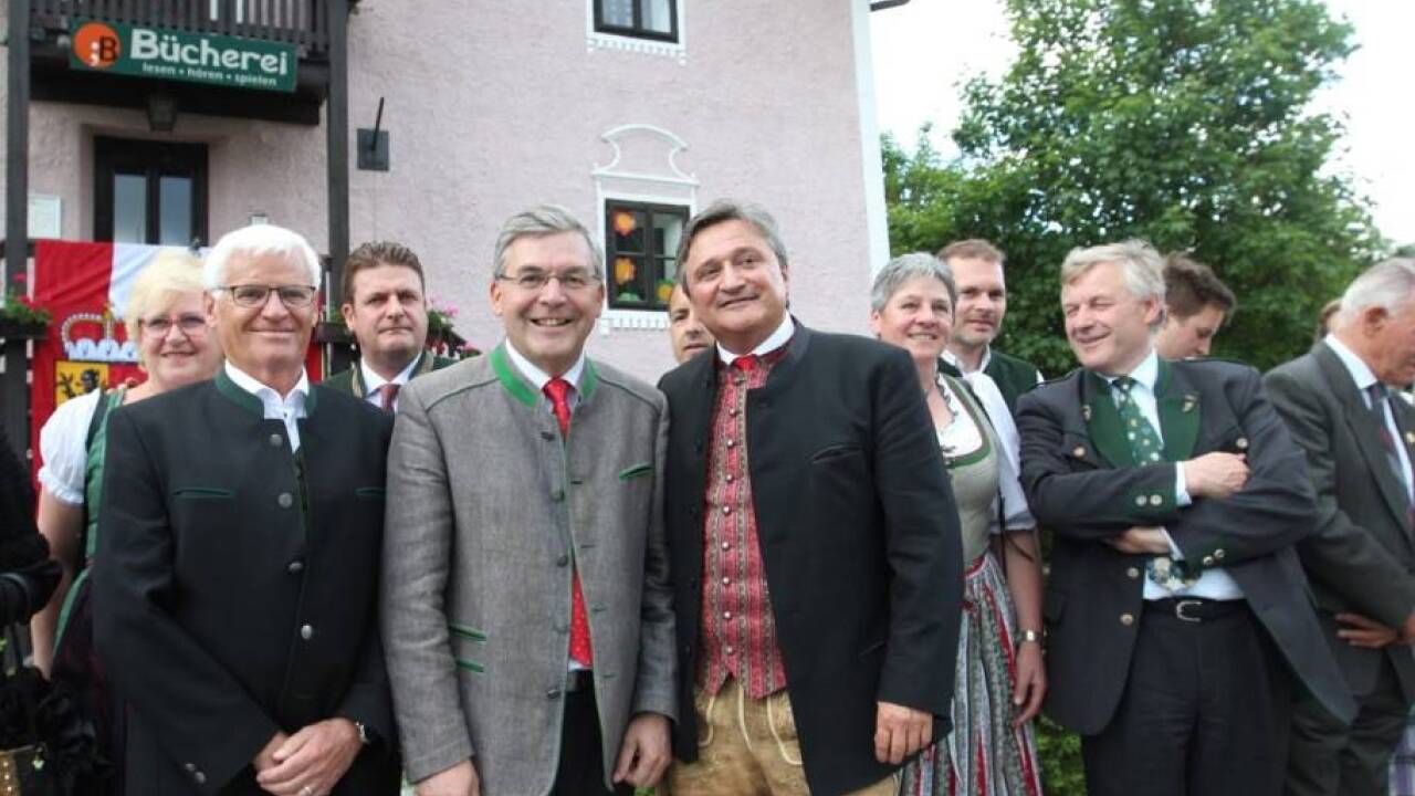 Viele Ehrengäste waren dabei. 