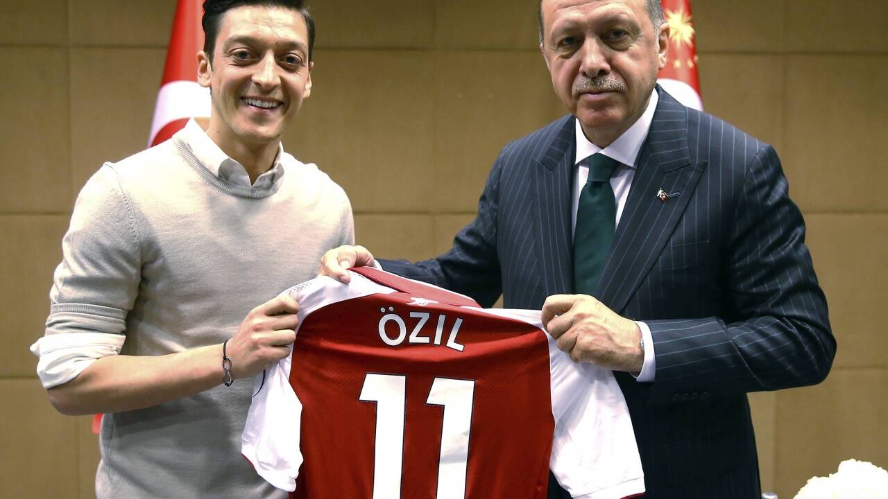 Wahlkampfhelfer: Mesut Özil und Recep Tayyip Erdogan. 