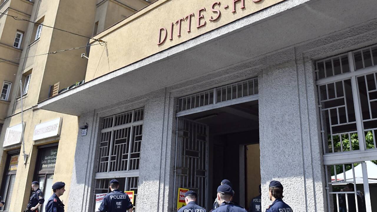 In dieser Wohnhausanlage in der Heiligenstädter Straße 11-25 in Wien-Döbling ist am Samstag 12. Mai eine Kindesleiche in einer Mülltonne entdeckt worden. 
