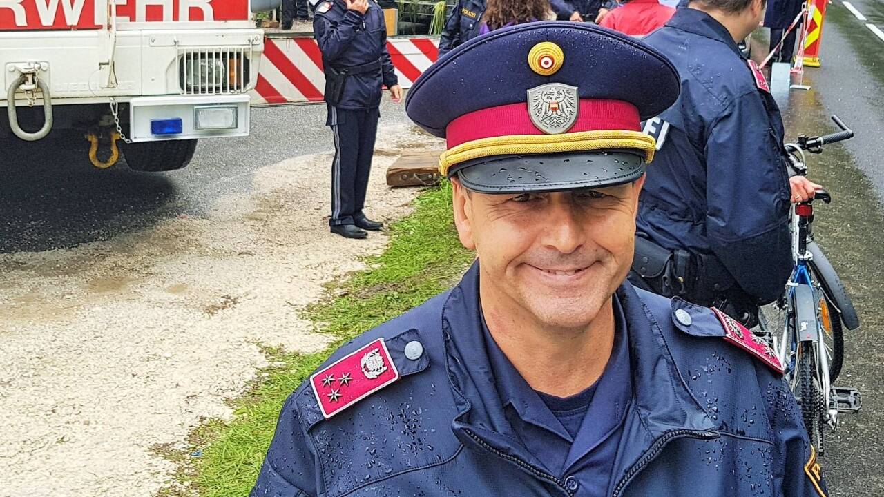 Spielt schon seit zehn Jahren als Komparse einen Polizisten, der St. Gilgener Josef Gsenger. 
