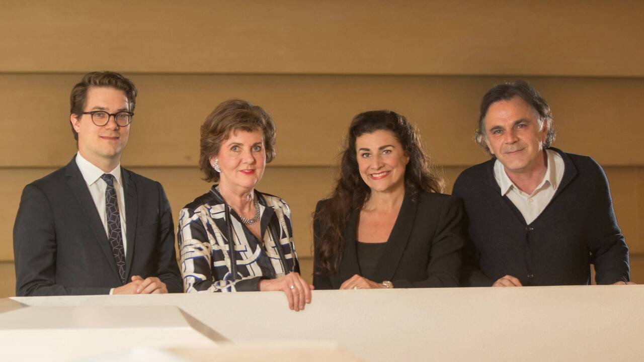 Cecilia Bartoli und das Direktorium freuen sich. 