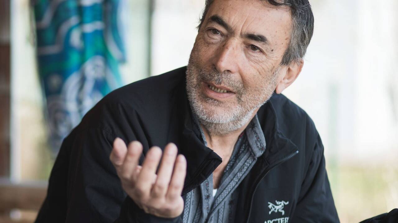 Hubert von Goisern unterstützt mit einem hochdotierten Geldpreis künftig Künstlerinnen und Künstler.  Hubert von Goisern unterstützt mit einem hochdotierten Geldpreis künftig Künstlerinnen und Künstler.