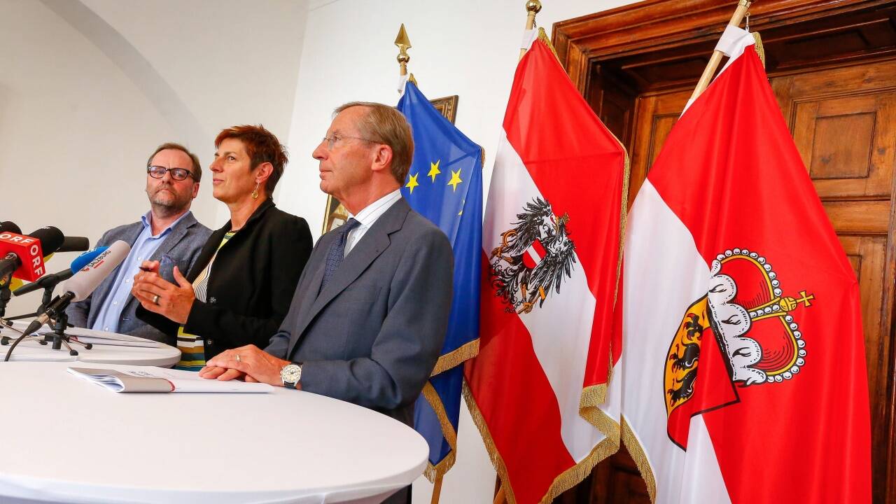 Josef Schellhorn (NEOS), Landeshauptmann Wilfried Haslauer (ÖVP) und Astrid Rössler (GRÜNE) im Rahmen einer PK nach Abschluss von Koalitionsverhandlungen in Salzburg am Freitag, 25. Mai 2018. 
