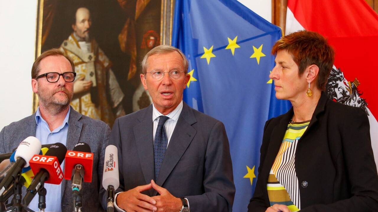 Josef Schellhorn (NEOS), Landeshauptmann Wilfried Haslauer (ÖVP) und Astrid Rössler (GRÜNE) im Rahmen einer PK nach Abschluss von Koalitionsverhandlungen in Salzburg am Freitag, 25. Mai 2018. 