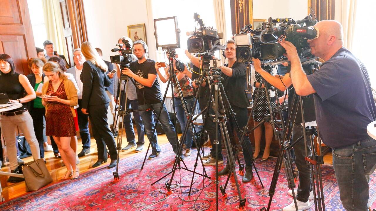 Medienvertreter bei der Vorstellung des neuen Salzburger Regierungsprogrammes. 