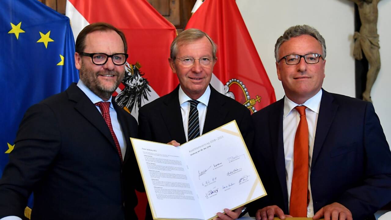Der Koalitionsvertrag wurde unterzeichnet, v.l.n.r.: Sepp Schellhorn (NEOS-Chef, LH Wilfried Haslauer (ÖVP) und Heinrich Schellhorn (Grüne, designierter LH-Stellvertreter). 