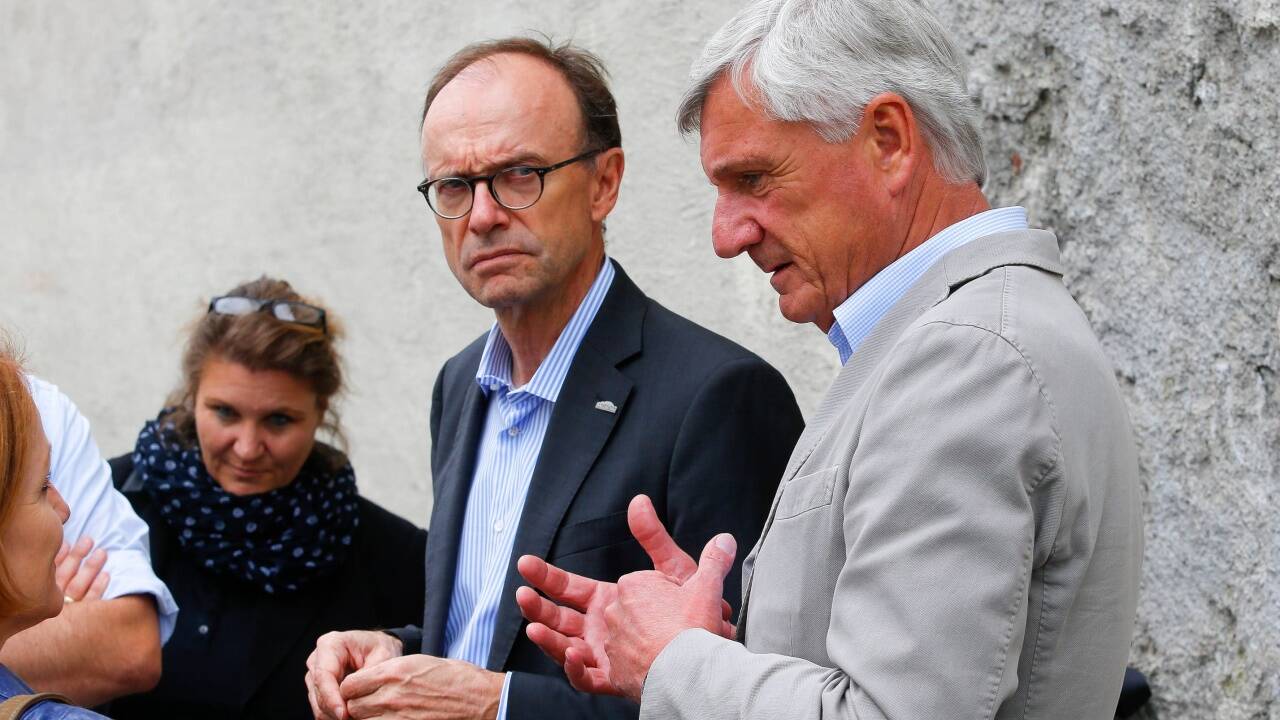 Bürgermeister Harald Preuner (r.) und Bert Brugger, Chef der Tourismus Salzburg GmbH am Busterminal in der Paris-Lodron-Straße 