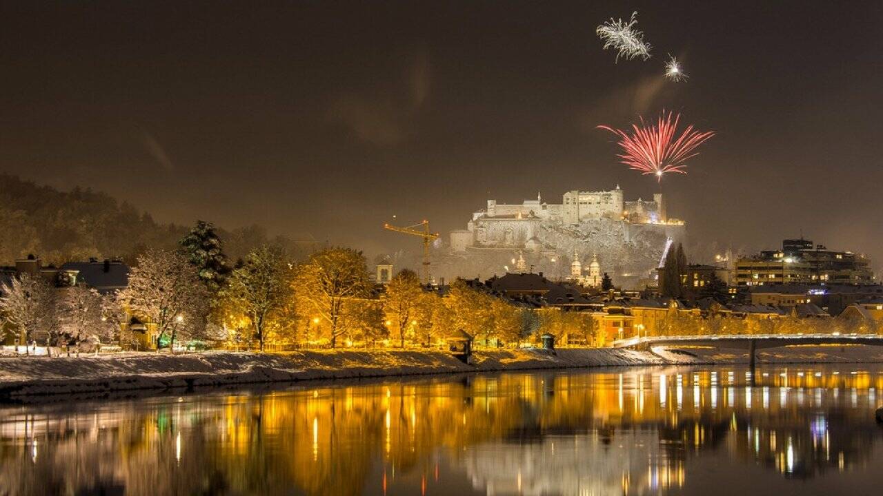 Tausende beim Silvester-Feuerwerk in der Stadt Salzburg