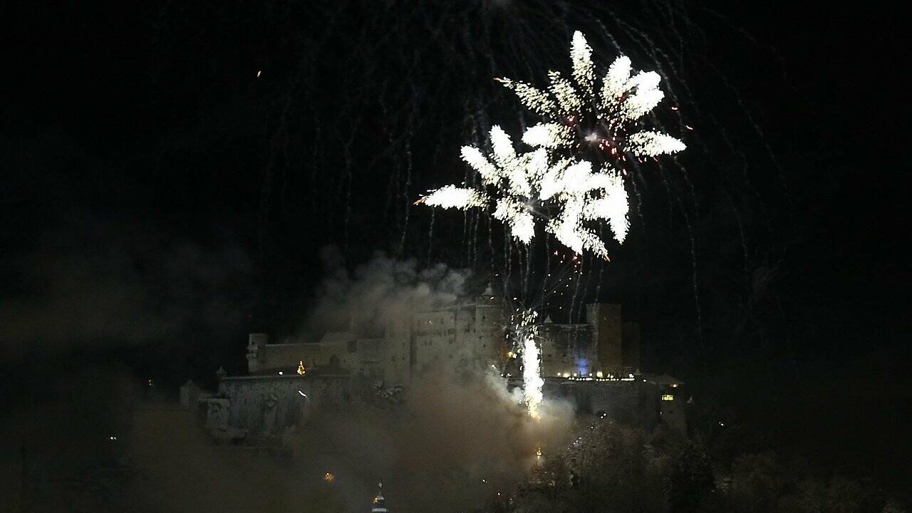 Tausende beim Silvester-Feuerwerk in der Stadt Salzburg