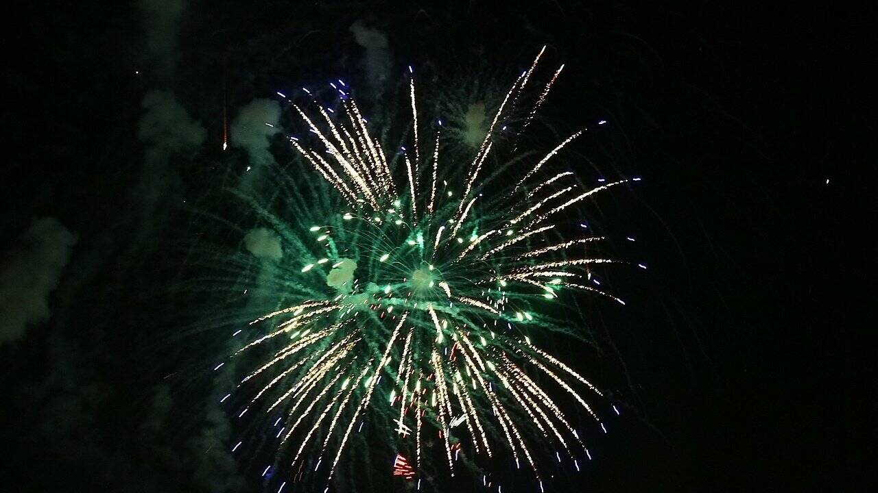 Tausende beim Silvester-Feuerwerk in der Stadt Salzburg