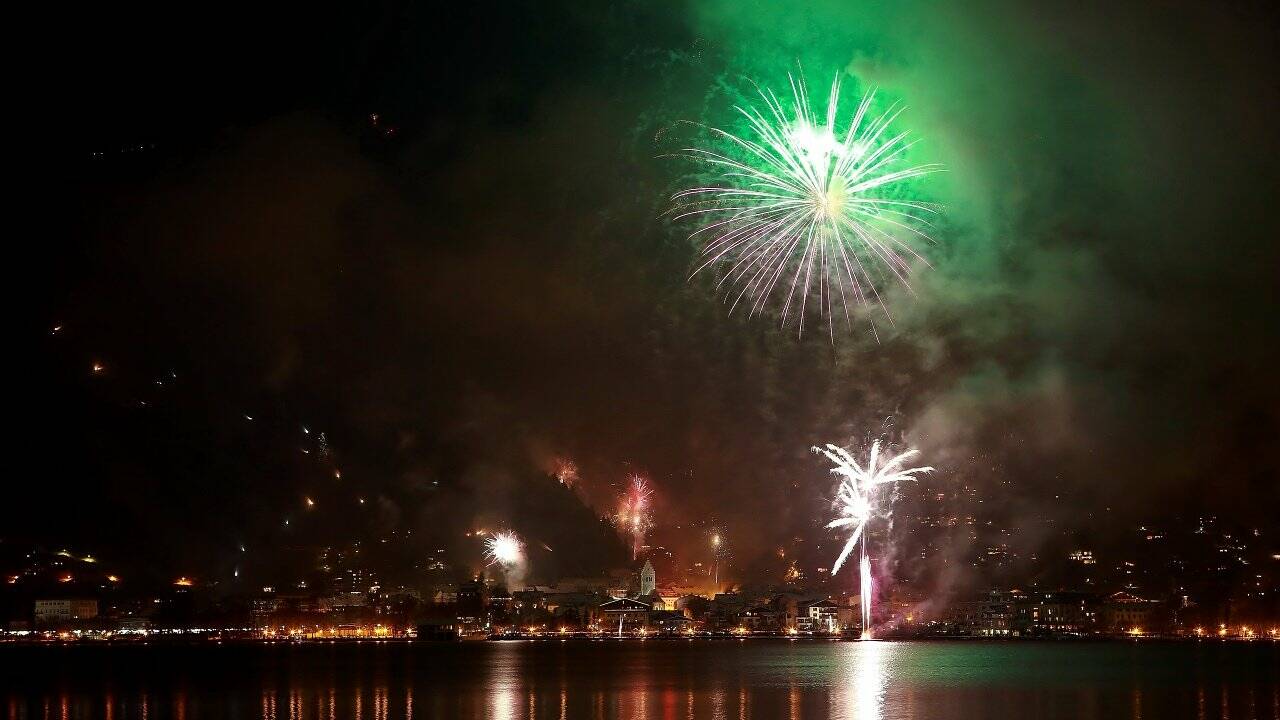 Tausende beim Silvester-Feuerwerk in der Stadt Salzburg