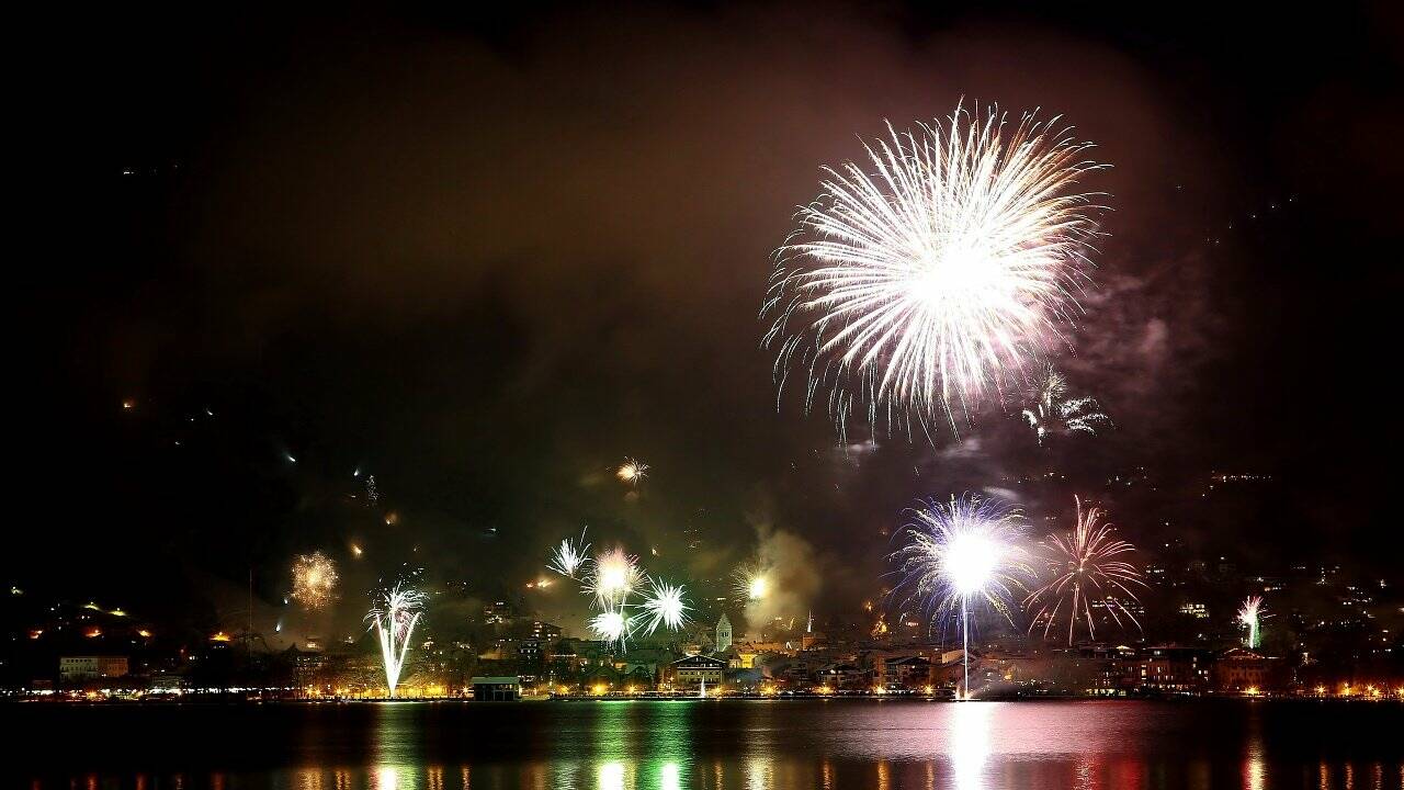 Tausende beim Silvester-Feuerwerk in der Stadt Salzburg