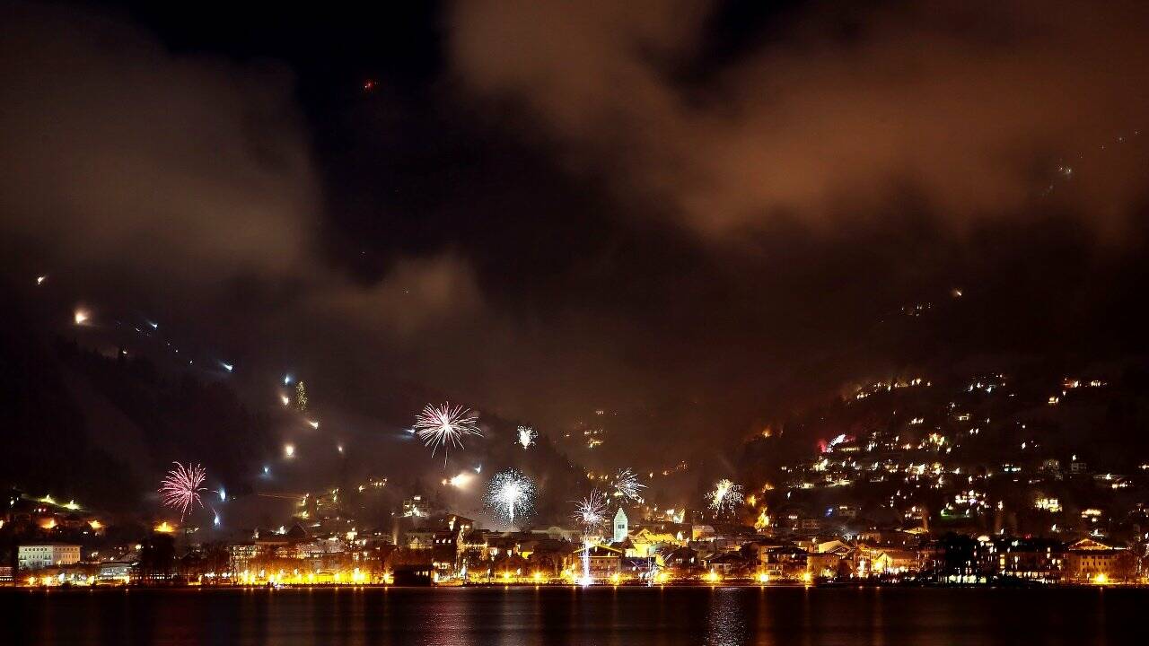 Tausende beim Silvester-Feuerwerk in der Stadt Salzburg
