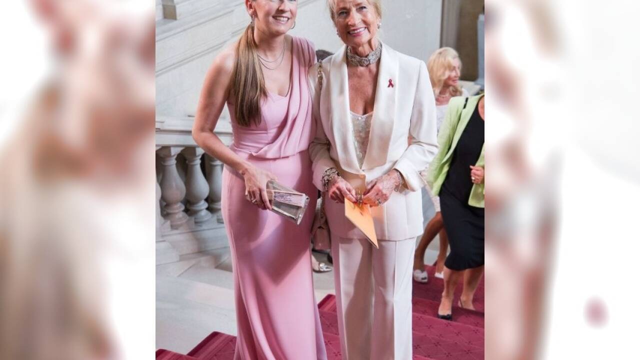 Opernballorganisatorin Maria Großbauer und Dagmar Koller (R) am Red Carpet anl. des Life+ Celebration Concert am Freitag, 01. Juni 2018, im Burgtheater in Wien.  