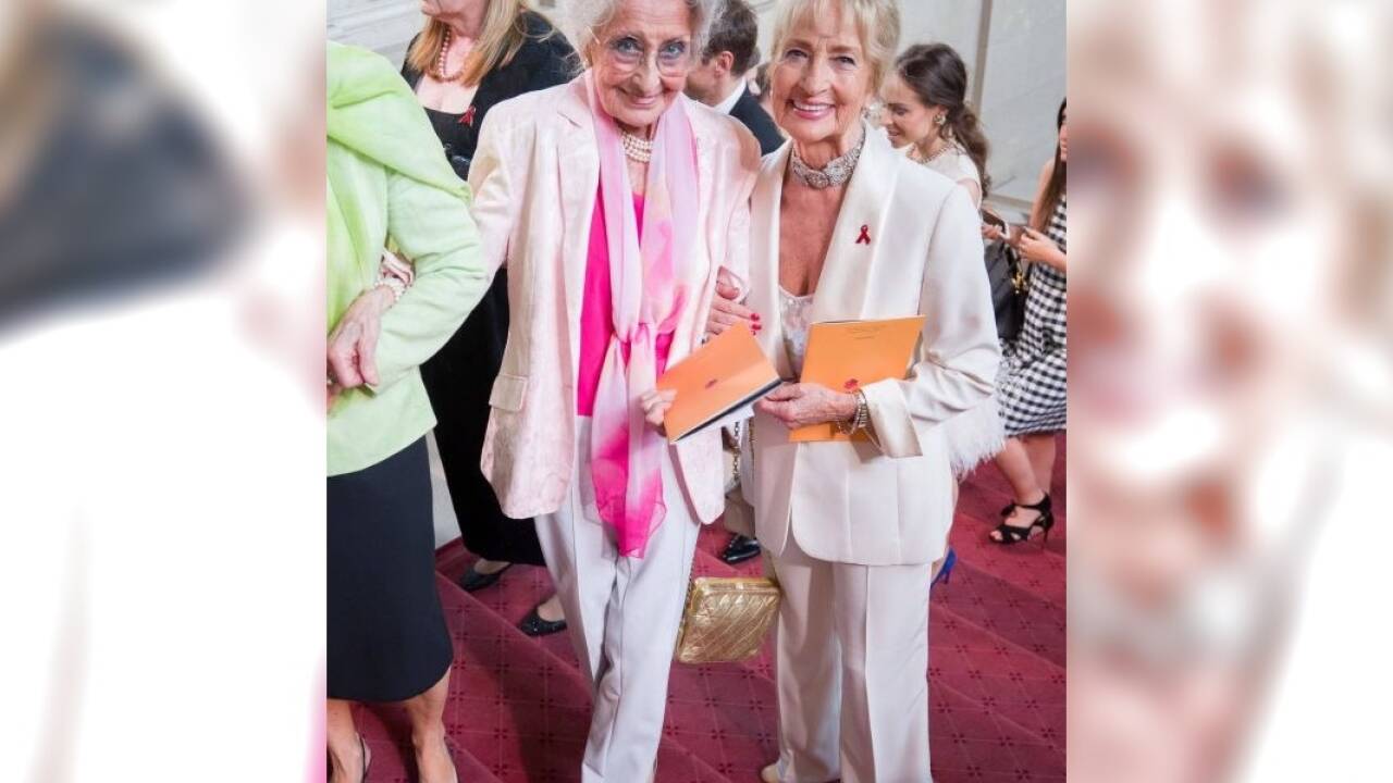 Opernball-Legende Lotte Tobisch und Dagmar Koller (R) am Red Carpet anl. des Life+ Celebration Concert am Freitag, 01. Juni 2018, im Burgtheater in Wien. 