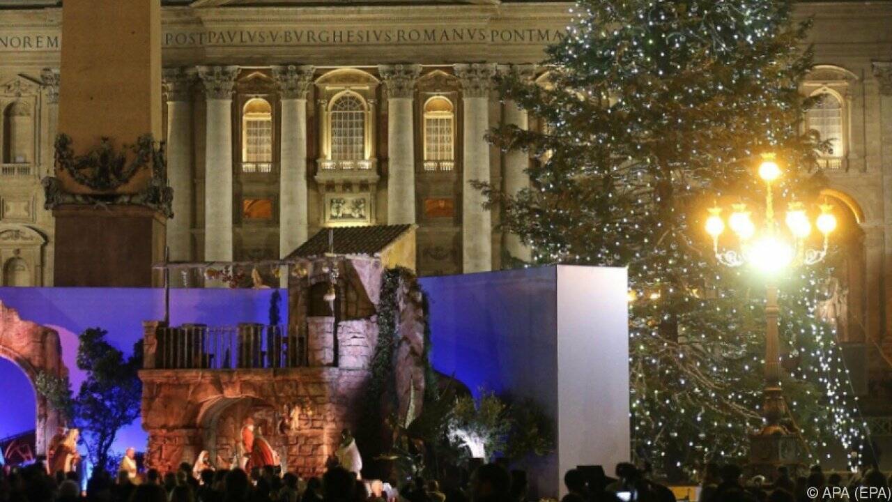 Weihnachtskrippe auf dem Petersplatz eröffnet  SN.at