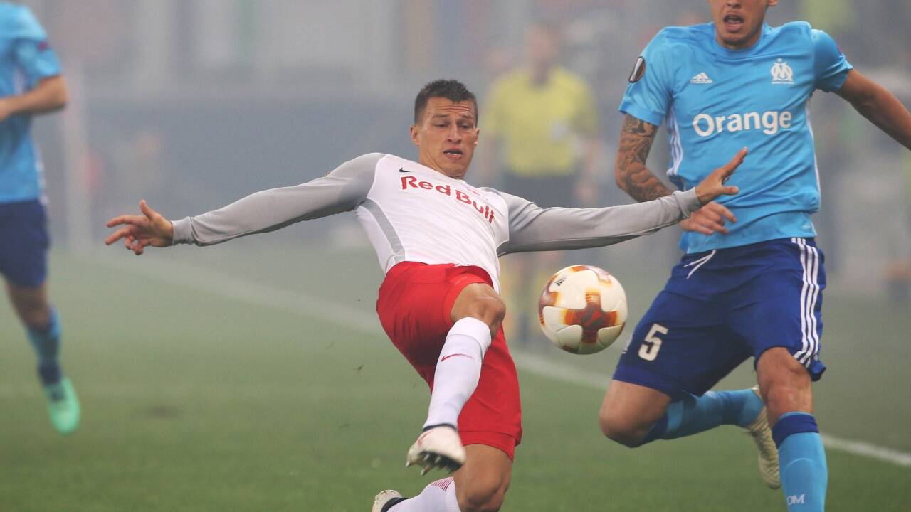 Stefan Lainer in der Europa League gegen Olympique Marseille.  