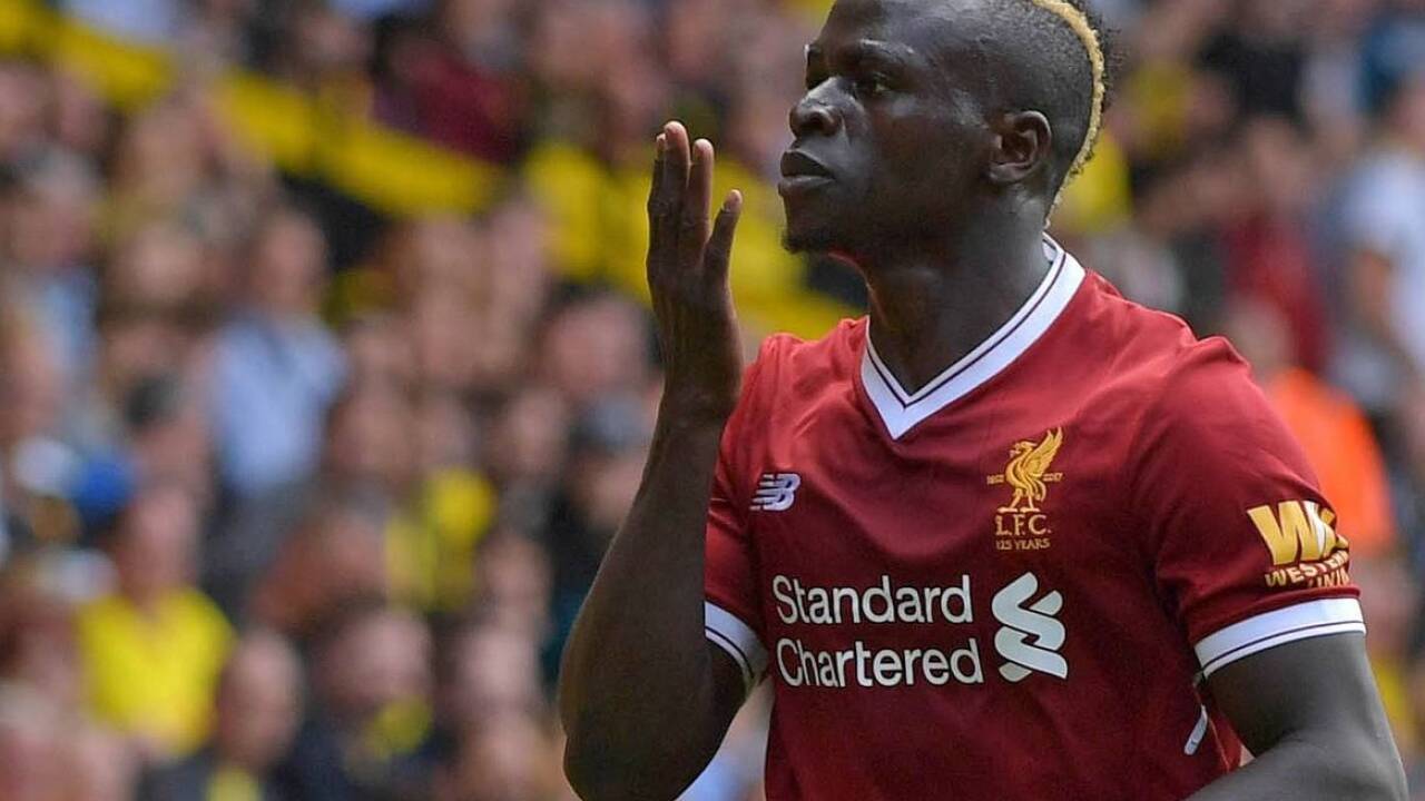 Küsschen für die Fans – sowohl einst in Salzburg als auch jetzt in Liverpool spielte sich Sadio Mané in die Herzen der Zuschauer. 