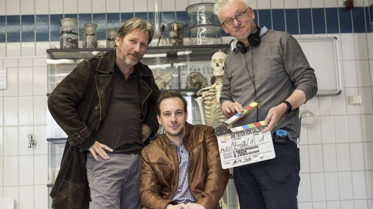 Die Schauspieler Michael Fitz und Florian Teichtmeister mit Regisseur Erhard Riedlsperger. 