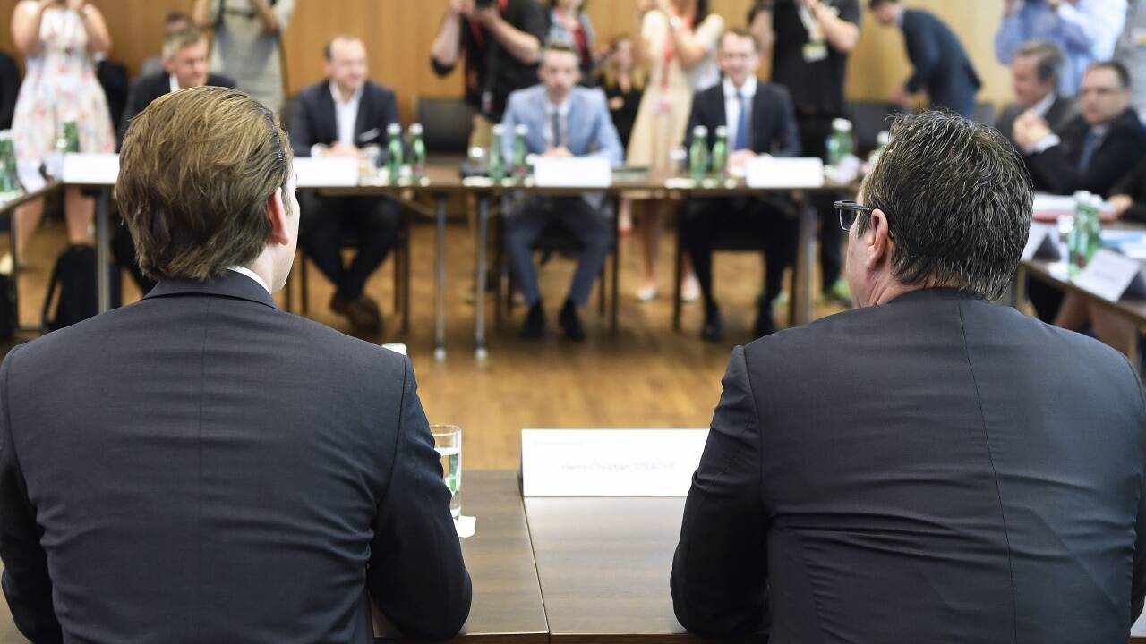 Politik im Schnelldurchlauf: Eine breite Diskussion über den 12-Stunden-Tag wird von der Regierung ausdrücklich nicht erwünscht.  Politik im Schnelldurchlauf: Eine breite Diskussion über den 12-Stunden-Tag wird von der Regierung ausdrücklich nicht erwünscht.