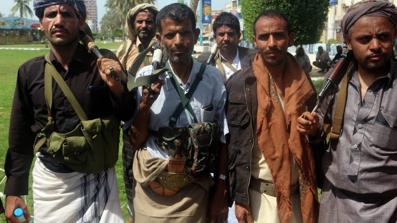 Kampf um Hodeida: Die Huthi-Rebellen mobilisieren für den Kampf um diese wichtige Hafenstadt im Jemen neue Kämpfer. Kampf um Hodeida: Die Huthi-Rebellen mobilisieren für den Kampf um diese wichtige Hafenstadt im Jemen neue Kämpfer.