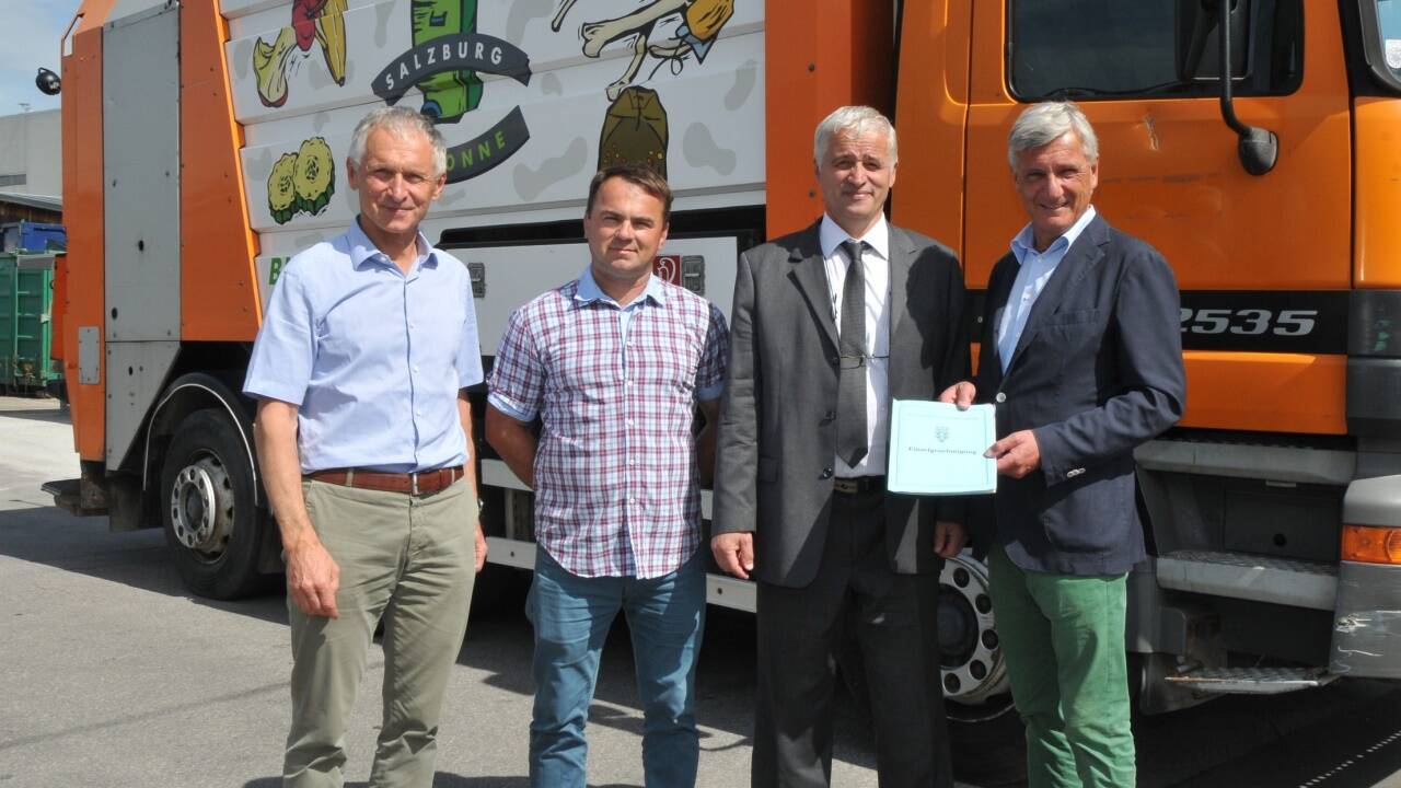 Im Mai 2014 übergab der damalige Bgm-Stv. Preuner einen Mercedes Benz LKW Type Actros 2535 (BJ 2004) an Bgm. Hasan Ajkunic aus Bugojno (Bosnien). 