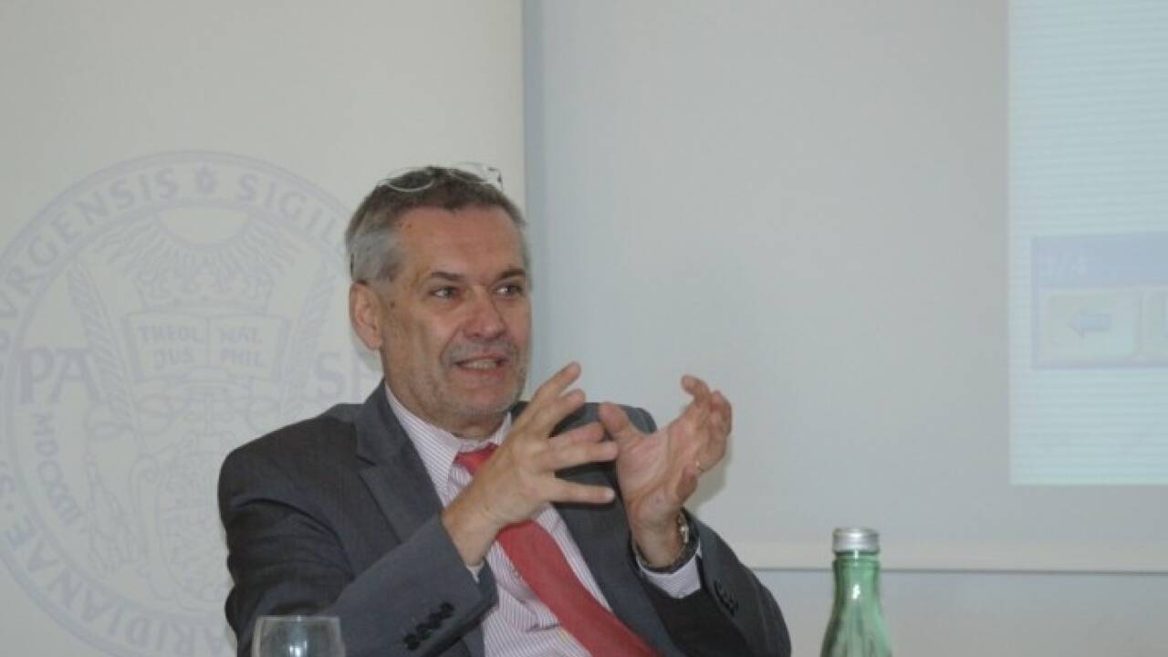 Walter Pfeil sieht die neuen Arbeitszeiten skeptisch. 
