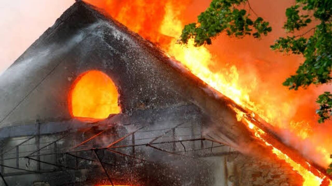 Sonntag in der Früh bekämpften rund 200 Feuerwehrleute den Großbrand im alten Brauereigebäude.  