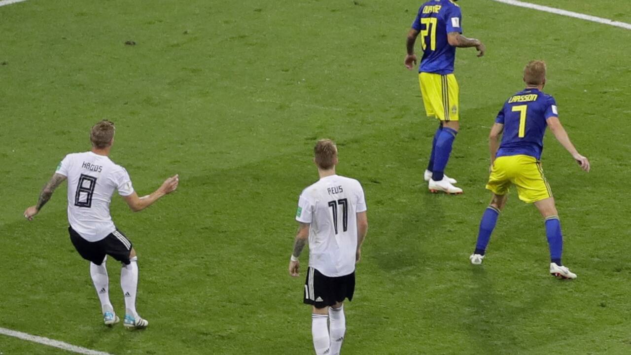 Als Toni Kroos zum Freistoß gegen Schweden ansetzte, war Deutschland noch im WM-Turnier. Und so mancher deutsche Nachbar durfte früher jubeln als andere – dank seines TV-Empfangs. 
