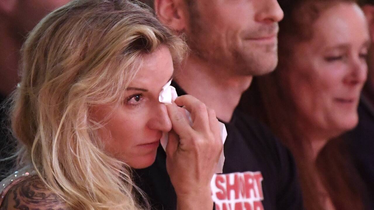 Tochter Monika Weber während einer Traufeier für den 'Drahdiwaberl'-Gründer Stefan Weber. 