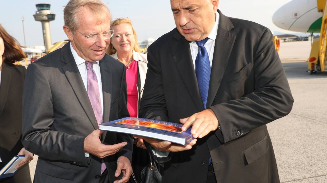 Auch Bulgariens Premierminister Bojko Borissow wurde von Haslauer am Salzburger Flughafen empfangen. 