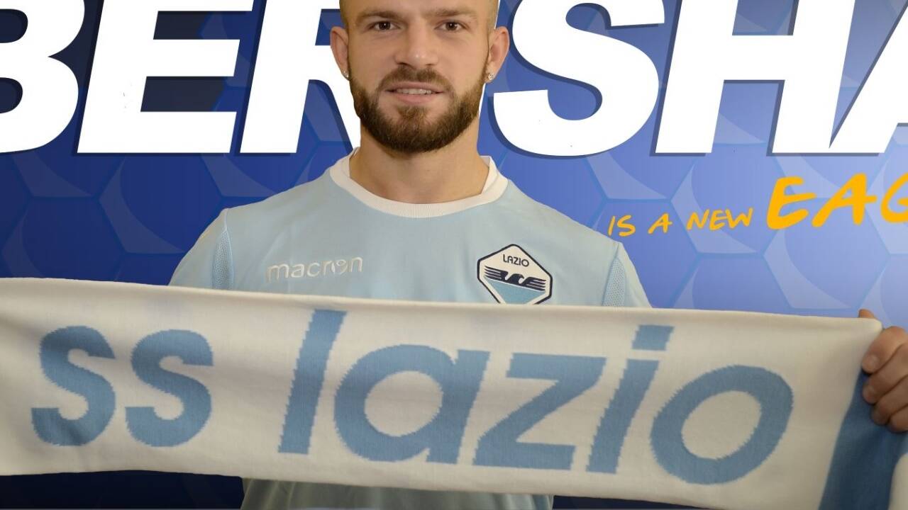 Valon Berisha wurde in Rom offiziell präsentiert.  Valon Berisha wurde in Rom offiziell präsentiert.