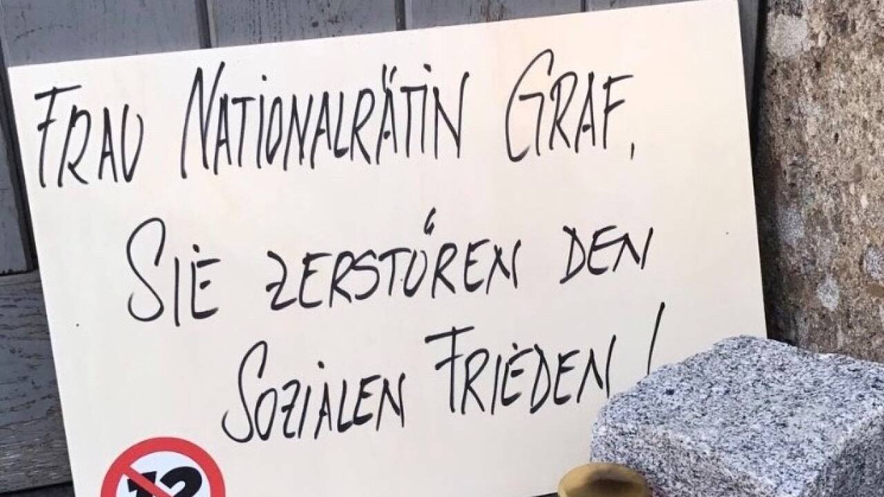 Diese Botschaft fand die Salzburger ÖVP-Mandatarin Tanja Graf vor ihrer Bürotür.  
