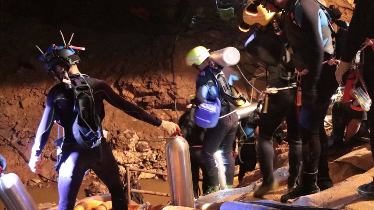 Rettungsaktion für die Jugendgruppe in der thailändischen Höhle. 