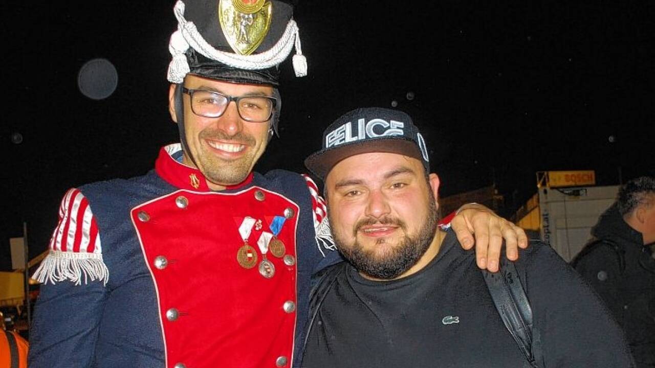 Obmann Stefan Rußegger mit dem Salzburger DJ Felice, der die Show zusammengestellt hatte.  