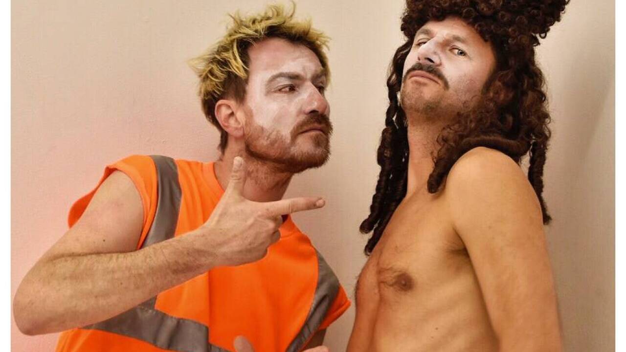 Philipp Hochmair (rechts) mit DJ Arvild Baud. 