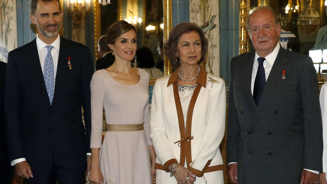 Spaniens amtierender König Felipe mit seiner Frau Letizia und seinen Eltern, Königin Sofia und König Juan Carlos. Spaniens amtierender König Felipe mit seiner Frau Letizia und seinen Eltern, Königin Sofia und König Juan Carlos.