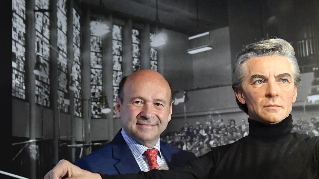 Staatsoperndirektor Dominique Meyer (L) am Montag, 16. Juli 2018, im Rahmen der Enthüllung der Wachsfigur von Herbert von Karajan im Wachsfigurenkabinett Madame Tussauds im Wiener Prater. 
