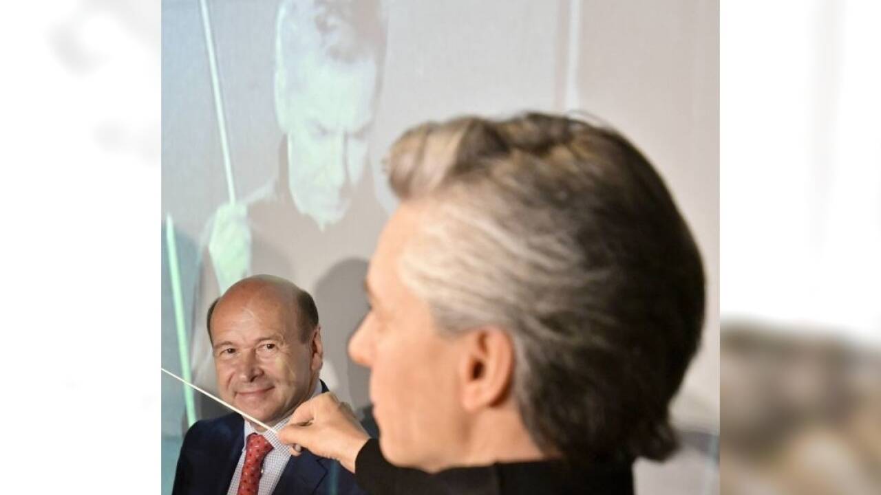 Staatsoperndirektor Dominique Meyer (L) am Montag, 16. Juli 2018, im Rahmen der Enthüllung der Wachsfigur von Herbert von Karajan im Wachsfigurenkabinett Madame Tussauds im Wiener Prater. 
